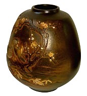  бронзовая ваза с рельефами , Япония, 1920-е гг.