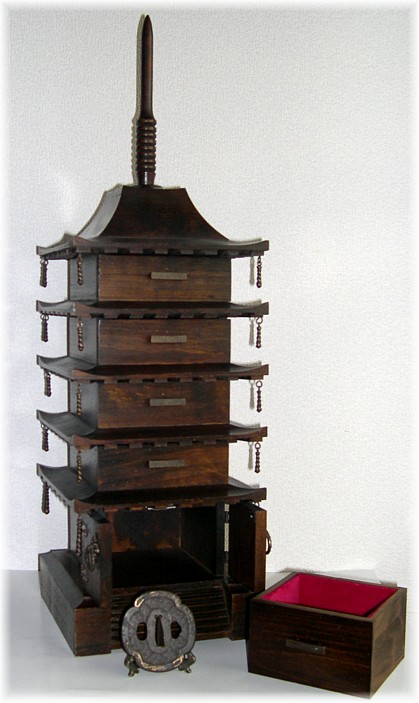 японский антиквариат: шкафчик для коллекций в виде ПАГОДЫ, 1930-е гг.