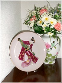 http://www.aoyama-do.com/interior/vase/pic/plate-vase1.jpg
