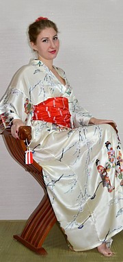 японское кимоно из натурального шелка. женский шелковый халат-кимоно