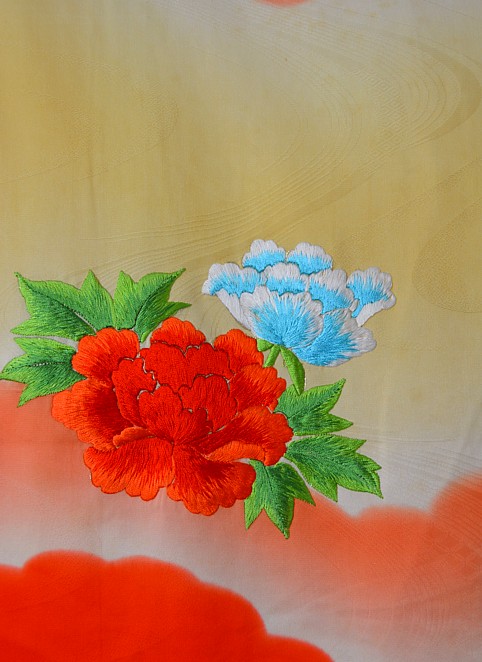 деталь вышивки на японском кимоно