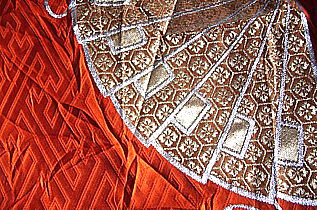 японское свадебное кимоно: фрагмент узора ткани
