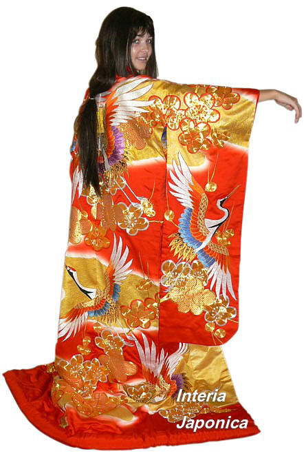  кимоно невесты с золотой вышивкой. Интернет-магазим Аояма-До