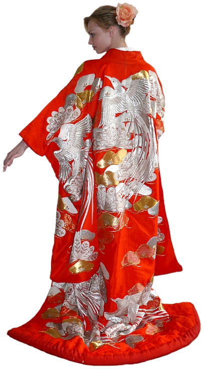 японское свадебное кимоно  учикакэ с вышивкой