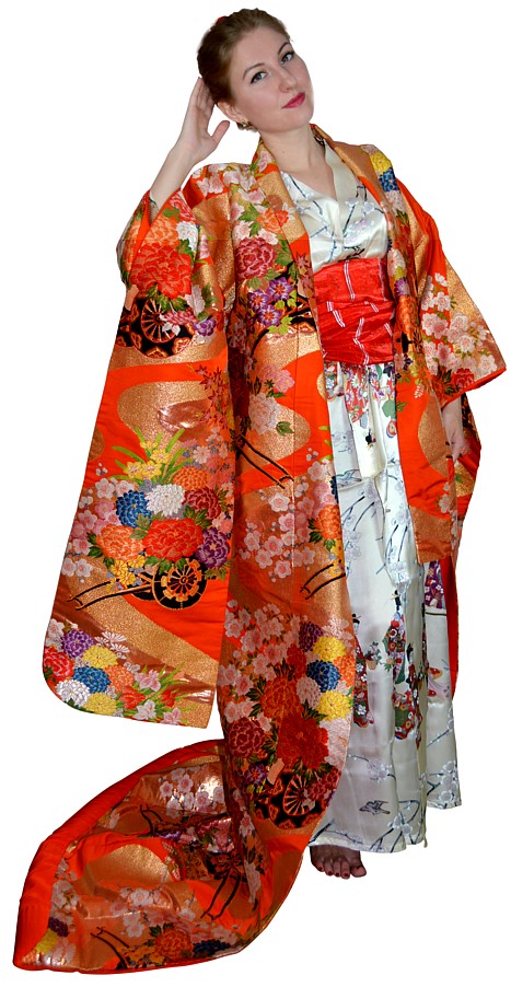 японское свадебное кимоно невесты из шелковой парчи