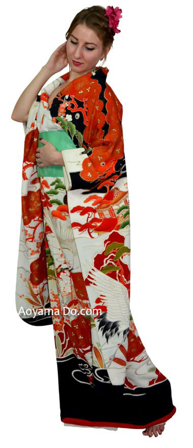 японское шелковое старинное кимоно с авторской росписью и вышивкой, 1920-е гг.