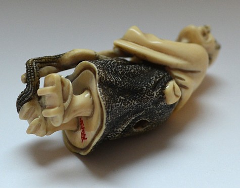 старинная японская нэцкэ из слоновой кости