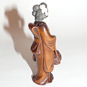 японская нэцкэ из слоновой кости и дерева Дама с цветами