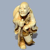 япоснкая антикварная нэцкэ из слоновой кости 