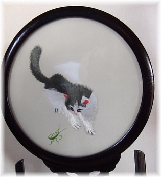 интерьерный шелковый вышитый экран миракли для лампы или свечи Котенок и жучок