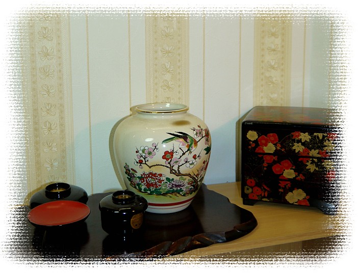 японская ваза с авторским росунком