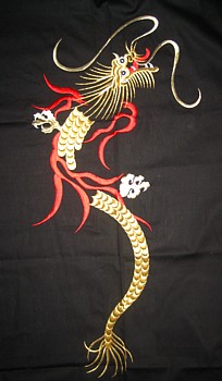 вышивка на японском мужском кимоно Огненный Дракон