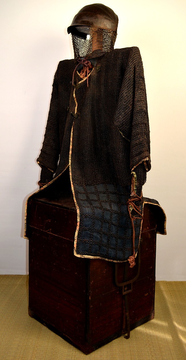 кольчуга и складной шлем самурая эпохи Сэнгоку. Japan Direct, японский интернет-магазин