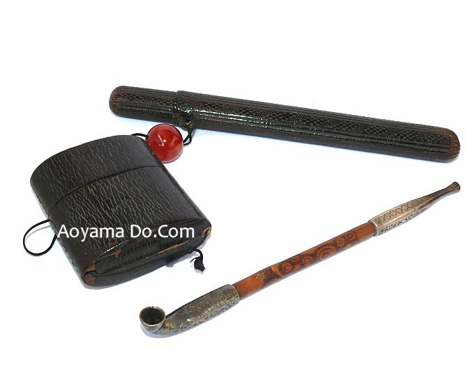 японская курительная серебряная трубка с табачницей, нэцкэ и футляром