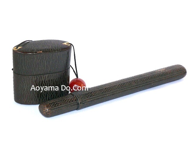 японская курительная серебряная трубка с табачницей, нэцкэ и футляром