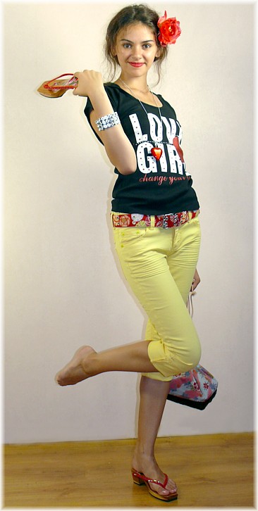 традиционная японская сумочка и обувь гэта