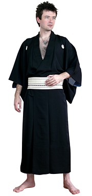 шелковое старинное мужское кимоно с самурайскими гербами