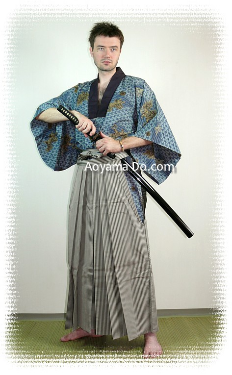 http://www.aoyama-do.com/vintage/kimonomen/250/kimono-hakama1a.jpg